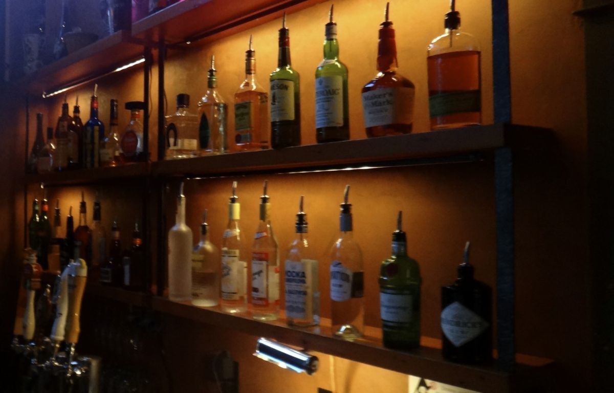 La Buca cozy bar with Italian wine selection